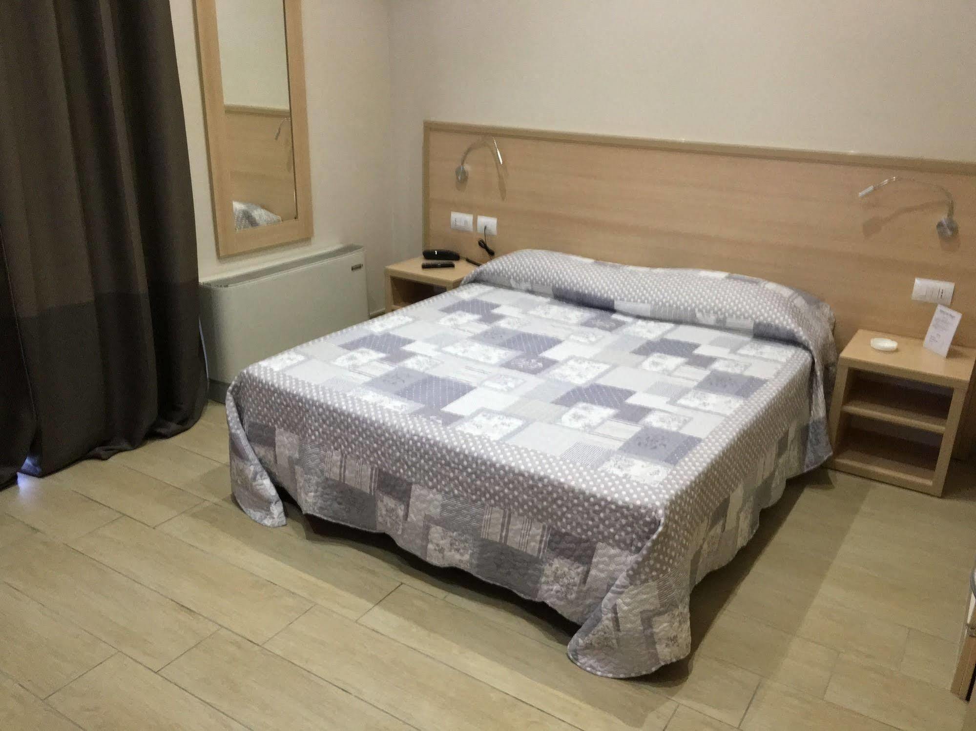 Hotel San Biagio Milan Luaran gambar