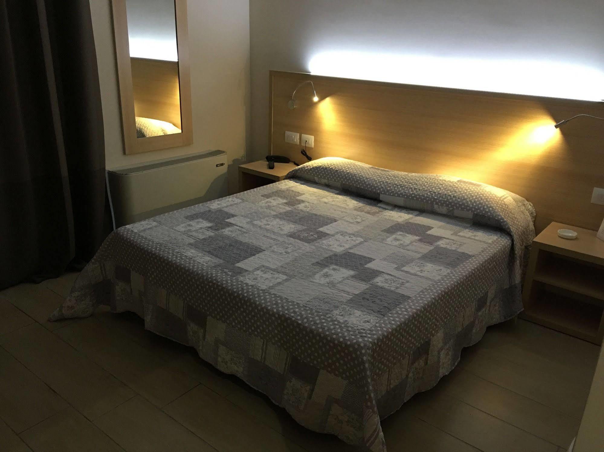 Hotel San Biagio Milan Luaran gambar